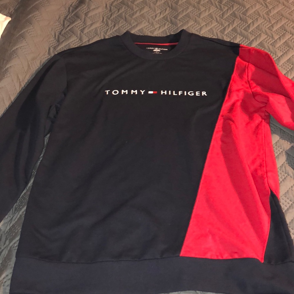 Tommy Hilfiger long sleeve shirt/sweater